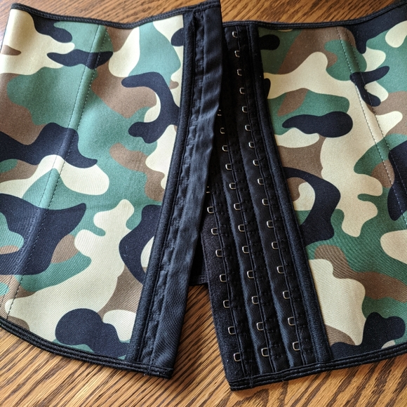 Waist trainer.   Lg - Picture 2 of 3